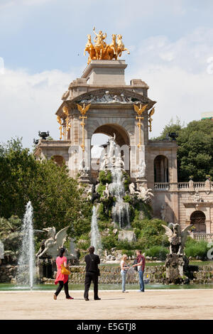 Das Cascada Denkmal mit Wasserfall und Brunnen im Parc De La Ciutadella in Barcelona, Katalonien, Spanien. Stockfoto