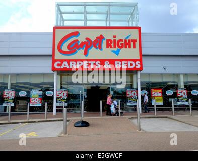 Ein Zweig der Teppich direkt auf einem uk Retailpark Stockfoto