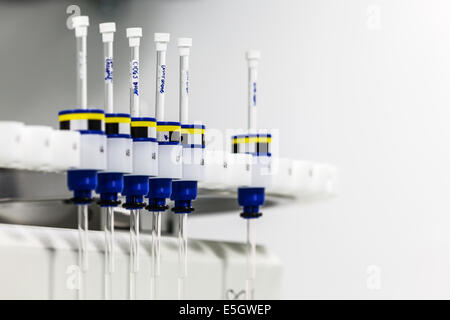 Ein NMR Probenwechsler in einem Forschungslabor. Stockfoto