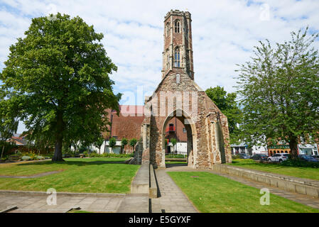 Greyfriars Turm der einzige erhaltene Teil des Franziskanerklosters auf dieser Site Tower Gardens King's Lynn Norfolk UK Stockfoto