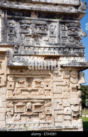 Detail der Steinbildhauen Las Monja oder Nonnenkloster Chichen Itza Yucatan Mexiko Stockfoto