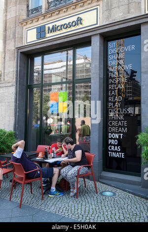 Äußere des neuen Microsoft Digital lokal Café unter Den Linden in Berlin Deutschland Stockfoto