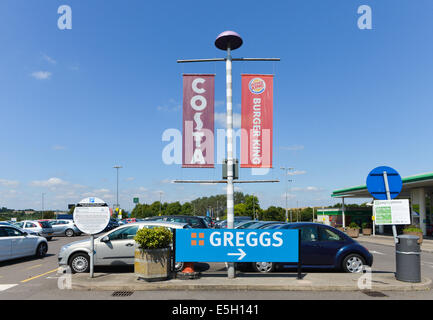 Toddington Moto M1 Autobahn Dienstleistungen Werbung Zugeständnisse Costa Greggs Burger King Stockfoto