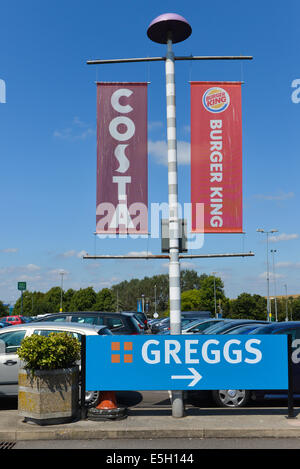 Toddington Moto M1 Autobahn Dienstleistungen Werbung Zugeständnisse Costa Greggs Burger King Stockfoto