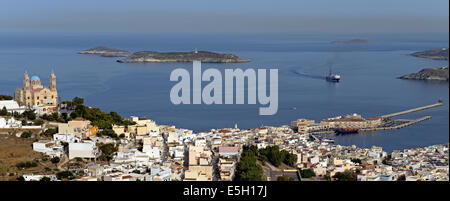 Blick von oben von Ermoupoli Stadt - die Hauptstadt von Cyclades-Syros Insel, Ägäis, Griechenland Stockfoto