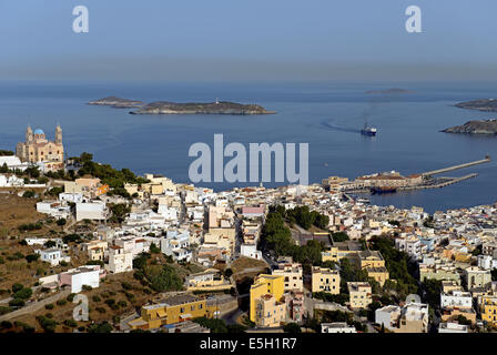 Blick von oben von Ermoupoli Stadt - die Hauptstadt von Cyclades-Syros Insel, Ägäis, Griechenland Stockfoto