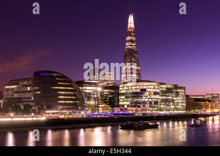 London, UK. 18. April 2014. Skyline der Stadt und Fluß Themse, South Bank Stockfoto