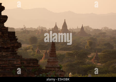 Zentrale Ebene der alten buddhistischen Tempel in Bagan, Birma (Myanmar) Stockfoto