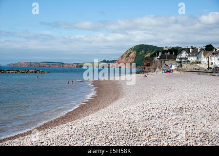 Direkt am Meer und Kiesstrand Strand an der Jurassic Coast in Sidmouth Devon England UK Stockfoto