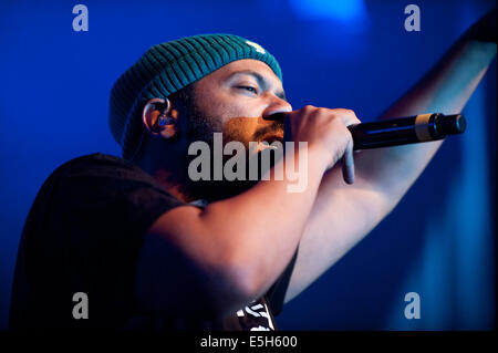 Freiburg, Deutschland. 31. Juli 2014. Deutscher Rapper und Hip-Hop-Künstler aus Hamburg Samy Deluxe live gespielt mit seiner Band Dlx auf dem ZMF-Music-Festival in Freiburg, Deutschland. Foto: Miroslav Dakov / Alamy Live News Stockfoto