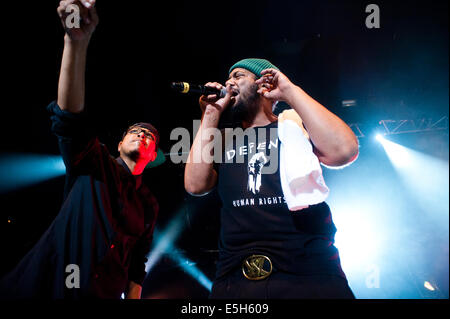 Freiburg, Deutschland. 31. Juli 2014. Deutscher Rapper und Hip-Hop-Künstler aus Hamburg Samy Deluxe live gespielt mit seiner Band Dlx auf dem ZMF-Music-Festival in Freiburg, Deutschland. Foto: Miroslav Dakov / Alamy Live News Stockfoto