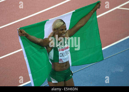 Hampden Park, Glasgow, Schottland, Großbritannien, Donnerstag, Juli 2014. Der nigeranische Blessing Okagbare feiert den Gewinn des 200m-Finales der Frauen bei den Commonwealth Games 2014 in Glasgow Stockfoto