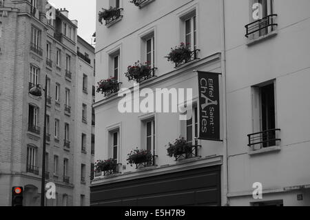 Hotel Eiffel Saint Charles Paris in einem schwarz / weiß Foto Stockfoto