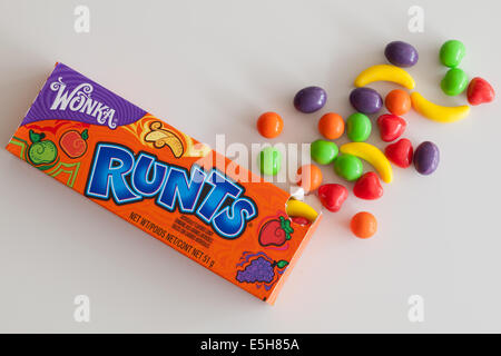 Ein Feld von Runts (oder Obst Runts) Bonbon. Diese Bonbons werden unter der Marke von Willy Wonka Candy Company von Nestlé verkauft. Stockfoto