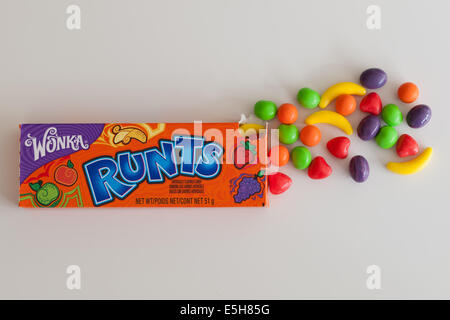 Ein Feld von Runts (oder Obst Runts) Bonbon. Diese Bonbons werden unter der Marke von Willy Wonka Candy Company von Nestlé verkauft. Stockfoto