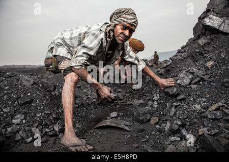 Mann arbeiten in Coal mine, Jharia, Suzii, Jharkhand, Indien Stockfoto