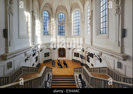 Treppen und Fenster in der deutschen Jagd- und Fischereimuseum, München, Upper Bavaria, Bavaria, Germany Stockfoto