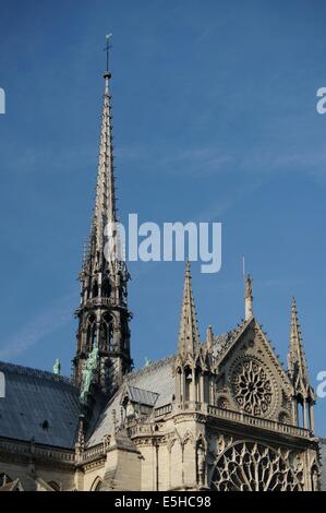 Äußeren architektonischen Details der oberen Fries der französischen Gotik katholische Kathedrale Notre-Dame de Paris Stockfoto
