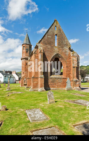 FORTROSE KATHEDRALE AUS ROTEM SANDSTEIN UND CLOCK TOWER CA. 1300 AUF DER BLACK ISLE-SCHOTTLAND Stockfoto