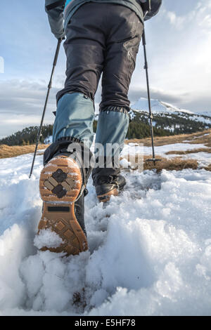 allein Tourist im Hochgebirge Stockfoto