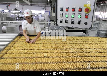 Novara (Italien), Pavesi Pflanze (Barilla-Gruppe), Produktionslinie der Cracker Stockfoto