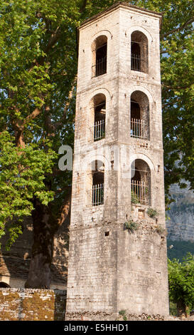 Traditionelle Kirchturm am Papigo Zagorohoria, Epirus, Pindos Gebirge, Griechenland Stockfoto