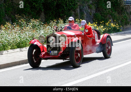 Mille Miglia 2014 oder 1000 Miglia, Nr. 39, Alfa Romeo 6 1500, S James Young, 1928, Oldtimer-Rennen, San Marino, Italien Stockfoto