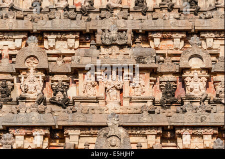 Basrelief mit indischen Götter, Airavatesvara-Tempel, Darasuram, Tamil Nadu, Indien Stockfoto