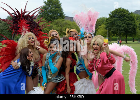 Edinburgh, UK. 1. August 2014. Edinburgh Fringe 2014 The Lady Boys Bangkok ihrer neuen Show "RedHotKisses" im Ort 189, Kredit-Studio Zirkuszelt, The Meadows, Edinburgh vom 2. bis zum 24. August: Rob Gray/Alamy Live News Stockfoto