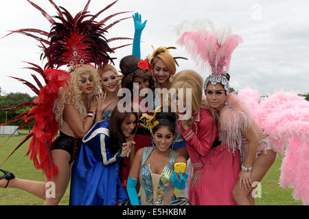 Edinburgh, UK. 1. August 2014. Edinburgh Fringe 2014 The Lady Boys Bangkok ihrer neuen Show "RedHotKisses" im Ort 189, Kredit-Studio Zirkuszelt, The Meadows, Edinburgh vom 2. bis zum 24. August: Rob Gray/Alamy Live News Stockfoto