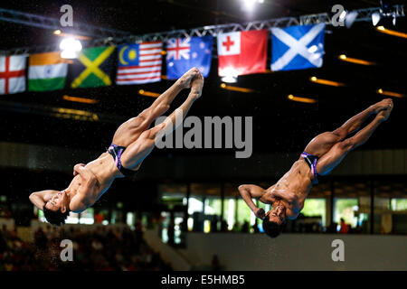 Edinburgh, Schottland. 1. August 2014. Glasgow 2014 Commonwealth Games Day 9. Aguatics, Tauchen. Ooi Tze Liang und Ahmad Amsyar Azman von Malaysia in Aktion in der Herren 3m Sprungbrett endgültige Gutschrift: © Action Plus Sport Bilder/Alamy Live News Stockfoto