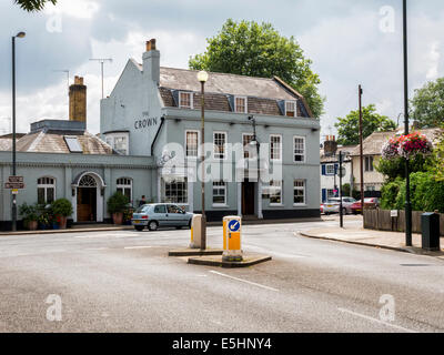 Krone Pub - Außenansicht eines typisch traditionelle englische Bar und Restaurant in Twickenham, London, UK Stockfoto