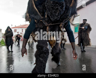 Der Karneval von Oniferi. Jedes Jahr im Februar feiern die Bürger Oniferi und des Nachbar Dorfes die Faschingszeit. Stockfoto