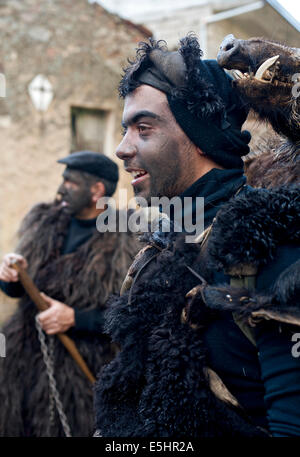 Der Karneval von Oniferi. Jedes Jahr im Februar feiern die Bürger Oniferi und des Nachbar Dorfes die Faschingszeit. Stockfoto