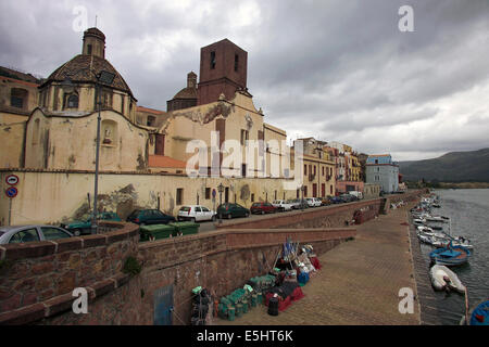 Bosa ist eine Kleinstadt im Nordwesten Sardiniens, am linken Ufer des Flusses Temo, in einem schönen Tal. Stockfoto