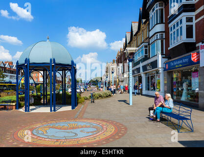 Geschäfte auf The Square, St. Anne's Road West im Stadtzentrum von St. Annes Lytham St Annes, Fylde Küste, Lancashire, UK Stockfoto