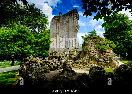 Der zerstörte Bergfried der alten Burg am Domfront, Normandie, Frankreich Stockfoto