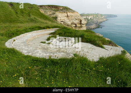 Ein Stellplatz für ein 15 Pfünder Feldkanone aus dem zweiten Weltkrieg. Blacknor, Portland, Dorset, England, Europa. Stockfoto