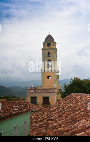 Kirchturm in der kolonialen Stadt Trinidad, Kuba Weltkulturerbe der Unesco Stockfoto