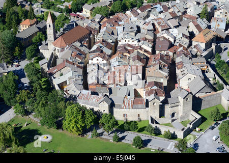 LUFTAUFNAHME. Befestigte Stadt im Upper Verdon Valley. Colmars-les-Alpes, Alpes-de-Haute-Provence, Frankreich. Stockfoto