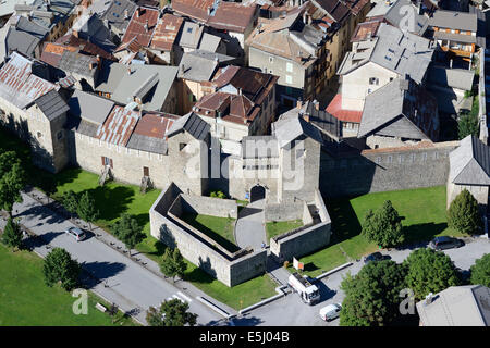 LUFTAUFNAHME. Befestigte Stadt im Upper Verdon Valley. Colmars-les-Alpes, Alpes-de-Haute-Provence, Frankreich. Stockfoto