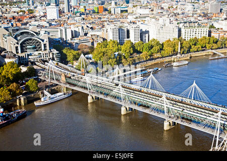 Die Hungerford und goldenes Jubiläum Brücken wie vom London Eye zeigt die Themse, London, England, Vereinigtes Königreich Stockfoto