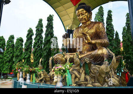 Bild Buddhastatue Burma Stil der Botataung Pagode befindet sich auf der Botataung Paya Straße befindet sich neben dem Yangon-Fluß Stockfoto