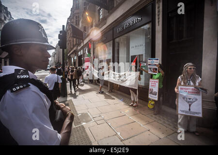 London, UK. 1. August 2014. Protest gegen De Beers Aufrufe zum Boykott israelischer "Blutdiamanten" Credit: Guy Corbishley/Alamy Live News Stockfoto