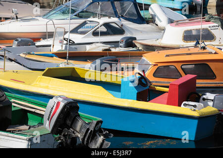 bunte Boote in Sisimuit, Grönland Hafen Stockfoto