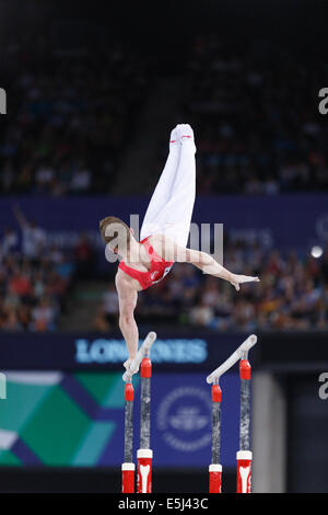 SSE Hydro, Glasgow, Schottland, Großbritannien, Freitag, August 2014. Glasgow 2014 Commonwealth Games, künstlerische Gymnastik der Männer, Finale mit einzelnen parallelen Takten. Nile Wilson, England, Silbermedaillengewinnerin Stockfoto