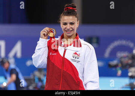 SSE Hydro, Glasgow, Schottland, Großbritannien, Freitag, August 2014. Glasgow 2014 Commonwealth Games, Women’s Artistic Gymnastics Individual Floor Final, Medal Ceremony. Claudia Fragapane, England, Gold Stockfoto