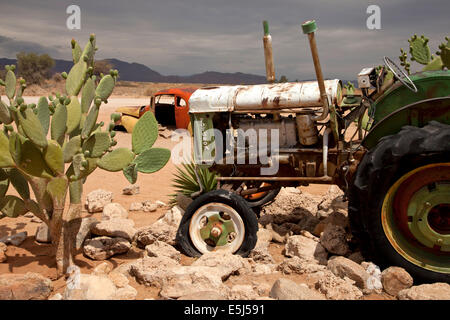 Autowrack in der Wüste von Solitaire, Namibia, Afrika Stockfoto