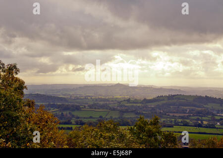 Glastonbury Tor vom Rand des Ebbor Schlucht, Mendip Hügel, Somerset, England, UK Stockfoto