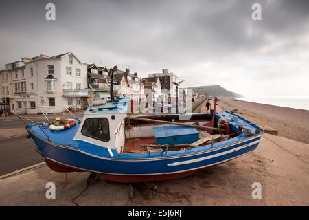 UK England, Dorset, Seaton beach, Fisherman es Gap, Angelboot/Fischerboot auf dem Vorplatz Stockfoto